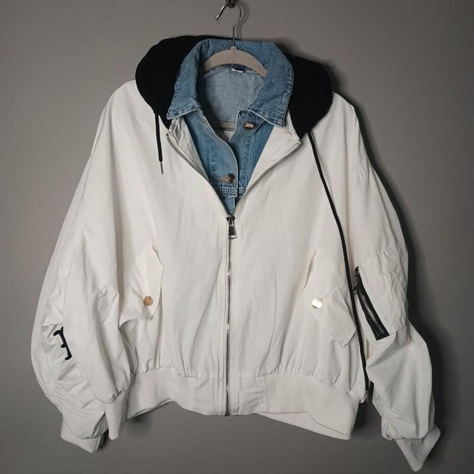 Mishang Ge Ge White Windbreaker
